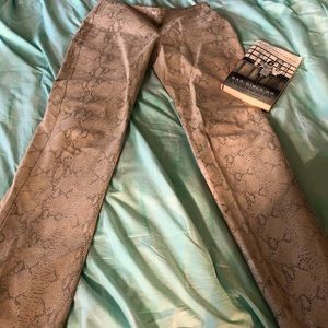 Nine West Size 6 Cream Leather Snake Skin Pant
